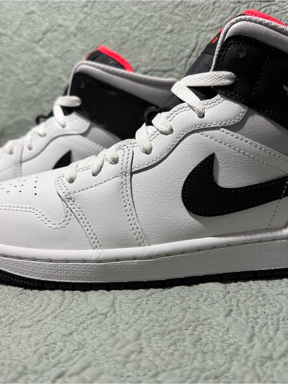 Nike Air Jordon 1 Mid Size 10 Men’s Summit White/Black